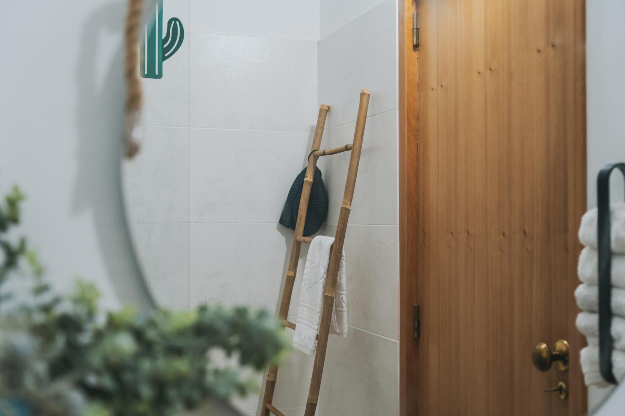 Surf Guesthouse - 7Min Walk To The Beach 帕塔亚什 外观 照片