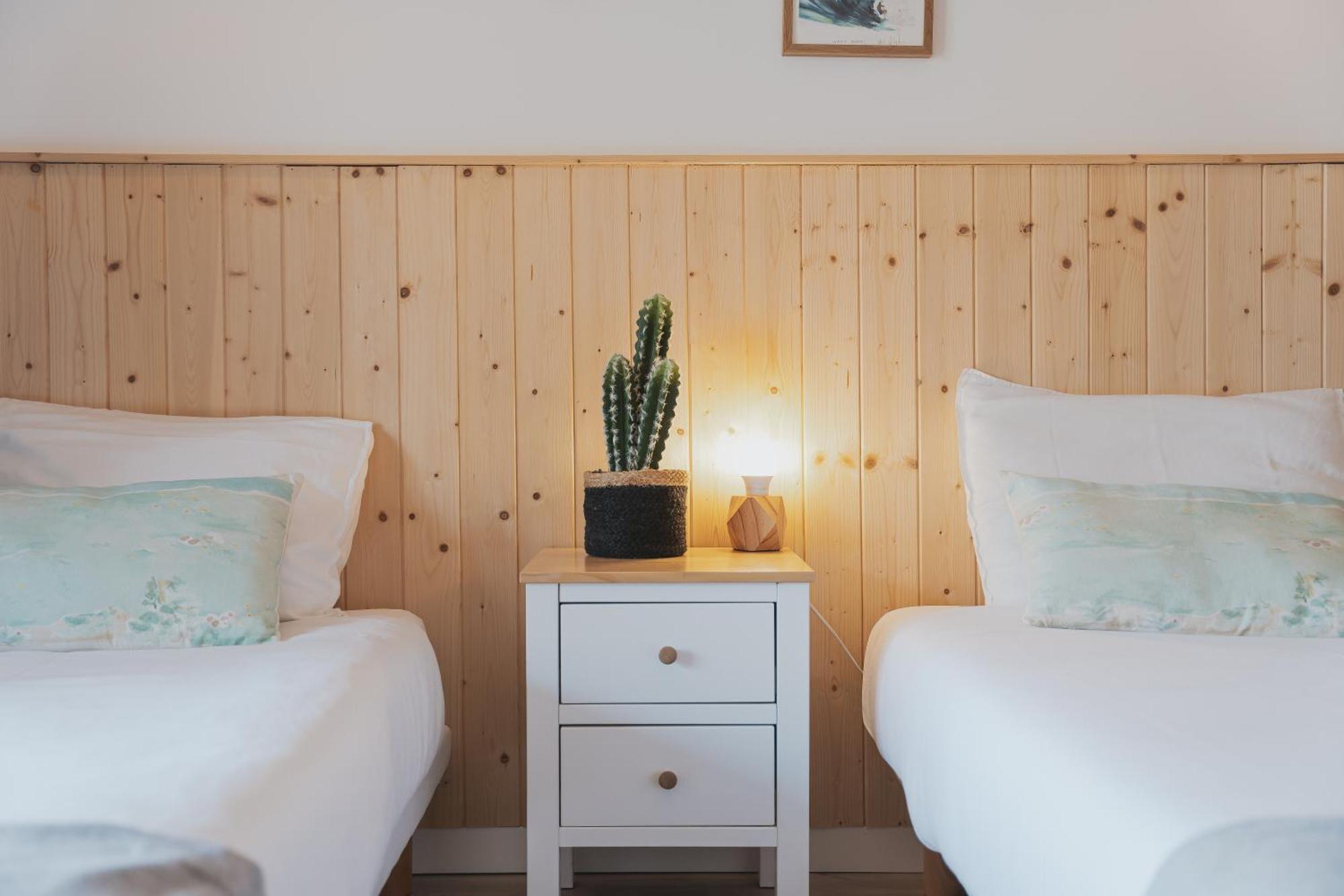 Surf Guesthouse - 7Min Walk To The Beach 帕塔亚什 外观 照片