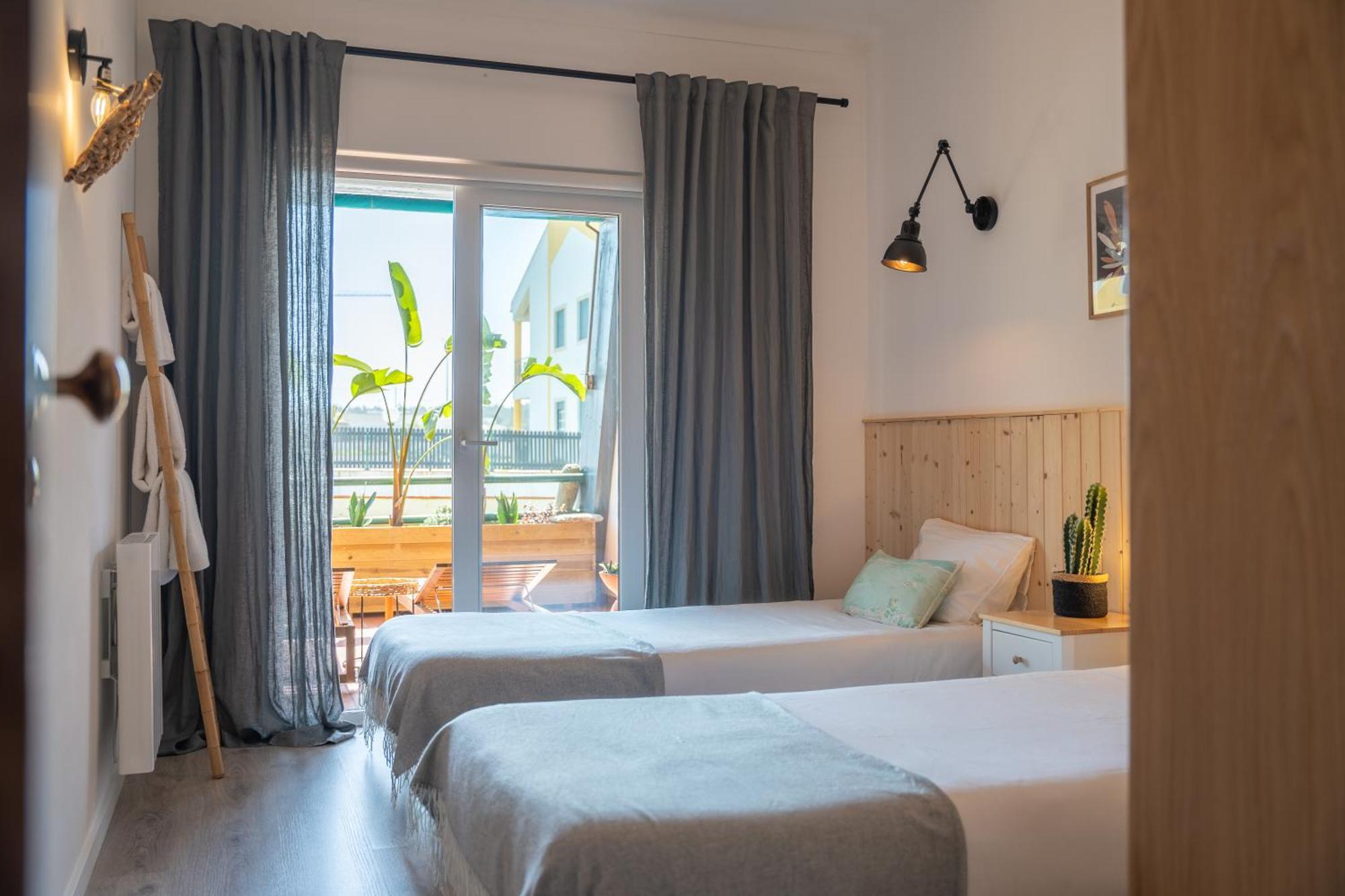 Surf Guesthouse - 7Min Walk To The Beach 帕塔亚什 外观 照片